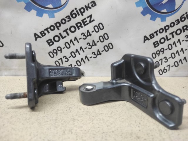 MERCEDES A2137302002 Петля двери задней правой в наличии Хмельницкий