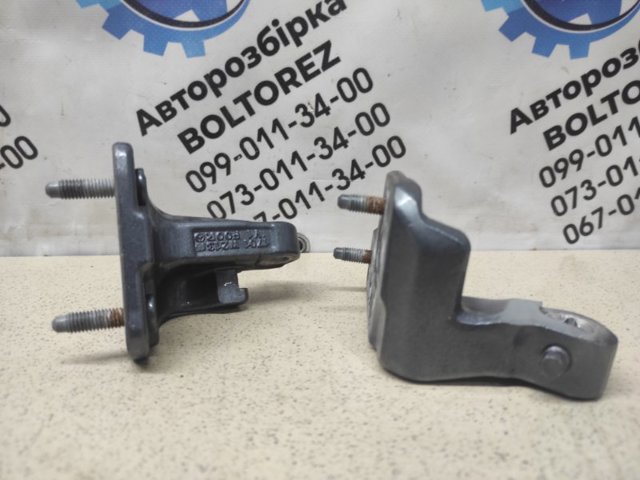 A2137302002 Петля двери задней правой купить Николаев