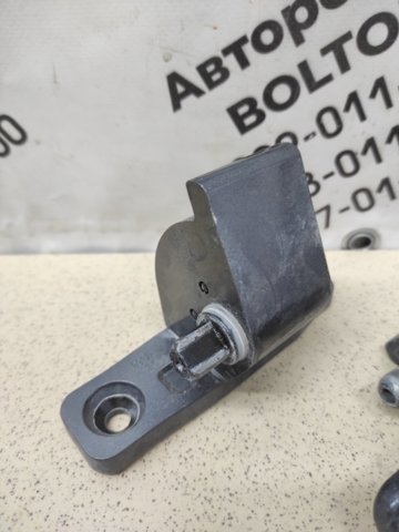 MERCEDES A2137302102 Петля двери задней левой в наличии Днепр