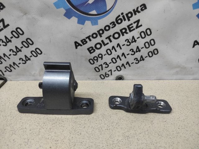 A2137302202 MERCEDES Петля двери задней правой купить в Кривой Рог