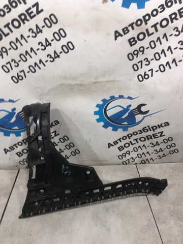 Направляющая заднего бампера, правая A2138850263 MERCEDES