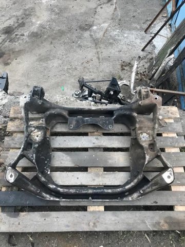 Подрамник передней подвески Mercedes S