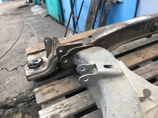MERCEDES A2203506700 в наличии Кривой Рог