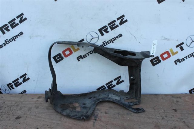 Рамка радиатора правая A2206200672 MERCEDES