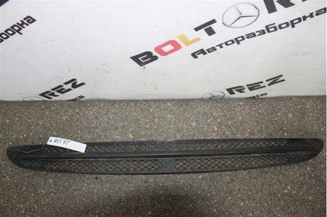 Решетка бампера переднего центральная A2208850923 MERCEDES