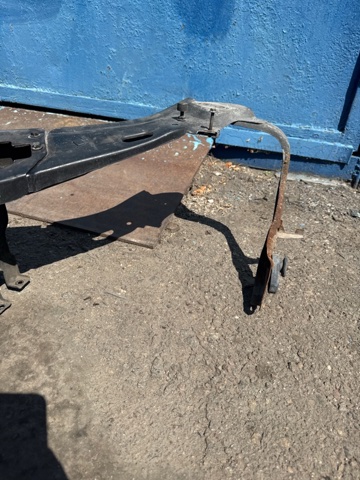 MERCEDES A2216200072 Верхняя рамка радиатора в наличии Днепр