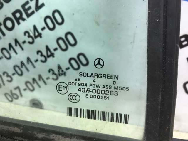 A2217300220 MERCEDES Стекло двери задней правой купить в Ужгород