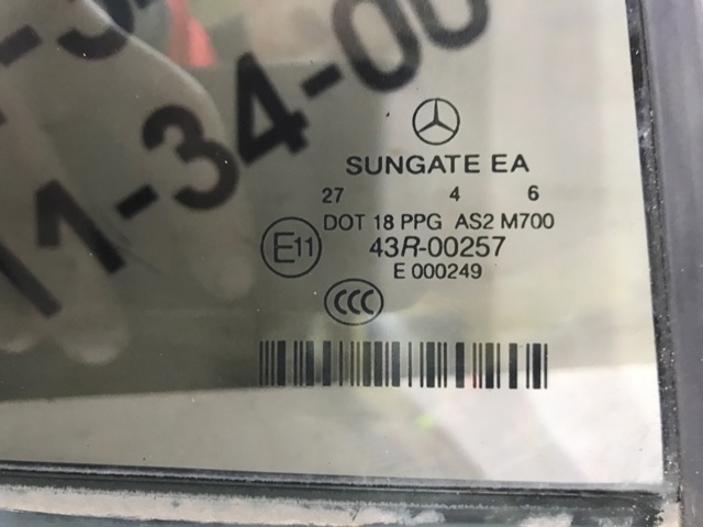 MERCEDES A2217300820 Стекло двери задней правой в наличии Житомир