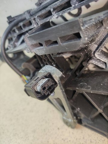 A2217600734 MERCEDES Держатель наружной ручки двери задней левой купить в Одесса