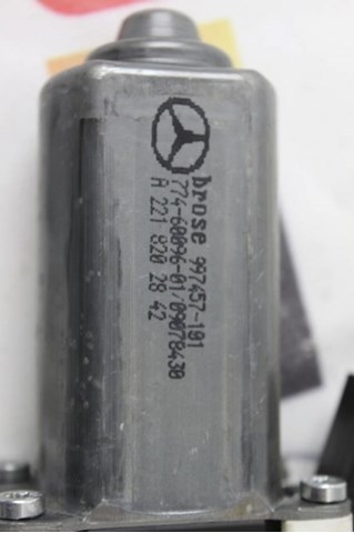 MERCEDES 2218202842 Мотор стеклоподъемника двери передней правой в наличии Ирпень