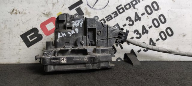 Замок задней правой двери  A2220064099 MERCEDES