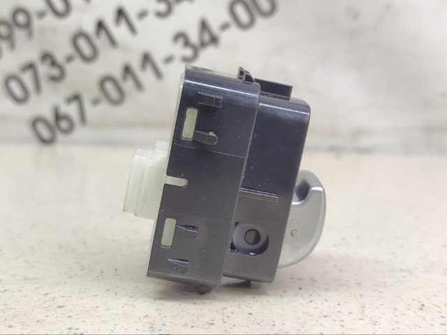 A2229052203 MERCEDES Кнопка включения мотора стеклоподъемника передняя правая купить в Кривой Рог
