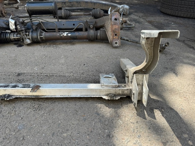 MERCEDES A2466200019 Балка радиатора нижняя в наличии Кривой Рог