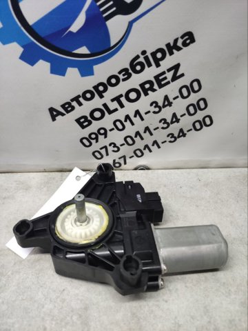 Мотор стеклоподъемника двери задней, левой A2469063100 MERCEDES