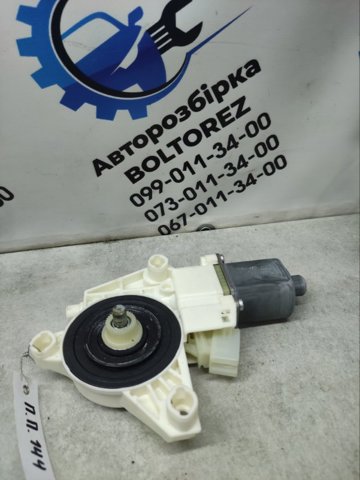 Мотор стеклоподъемника двери передней, правой A2469065200 MERCEDES