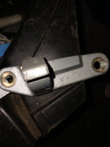 Петля передней двери левая A2517200337 MERCEDES