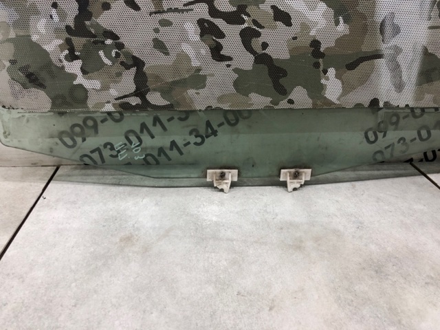 A6387200420 MERCEDES Стекло двери передней правой купить в Полтава