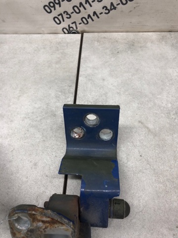 Петля водительской двери A6387202037 MERCEDES