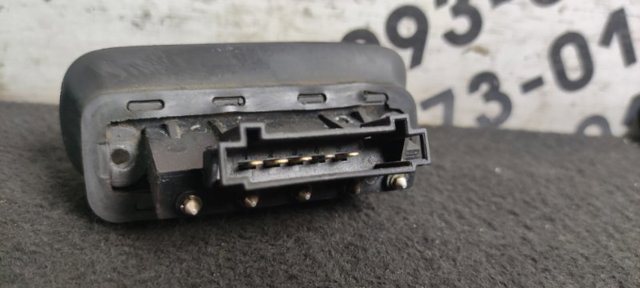 MERCEDES A6398200654 Датчик закрывания дверей (концевой выключатель), на сдвижной двери в наличии Украина