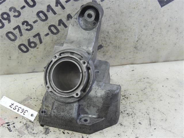 Кронштейн подушки (опоры) двигателя, левой A6462230604 MERCEDES