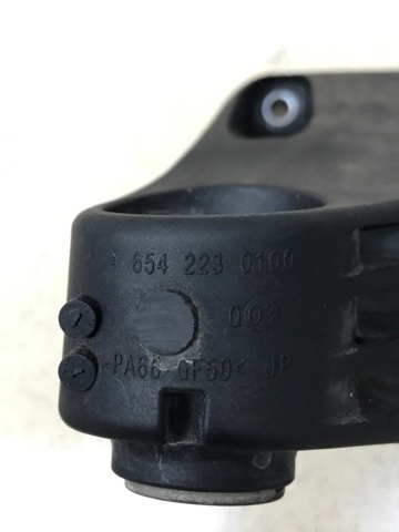 MERCEDES A6542230100 Кронштейн подушки (опоры) двигателя правой в наличии Ирпень