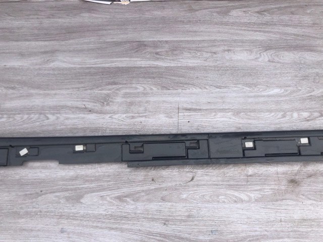 BHS2-50-480A Mazda Накладка (молдинг) порога наружная правая
