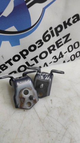 MAZDA D46172210B Петля двери задней правой в наличии Павлоград