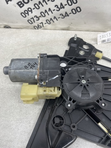 Мотор стеклоподъемника двери передней, правой DS7Z7823394B FORD