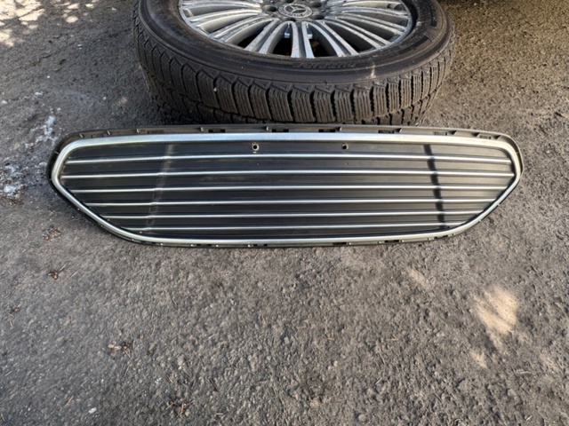 Облицовка радиатора DS7Z8200BA FORD