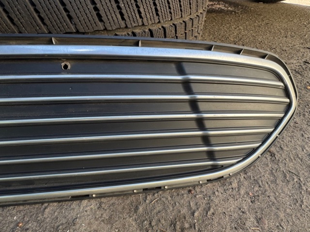 DS7Z8200BA FORD Решетка радиатора купить в Днепр