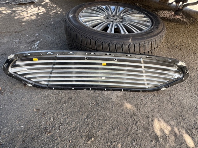 DS7Z8200BA FORD Решетка радиатора купить в Одесса