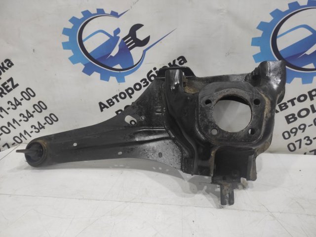 Цапфа поворотная правая EH4428200 MAZDA