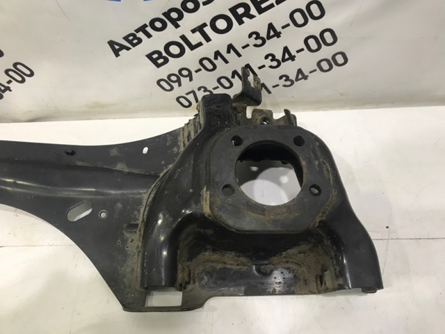 MAZDA EH4428250 Цапфа задняя правая в наличии Житомир