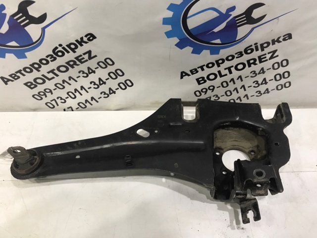 MAZDA EH4428250 Цапфа (поворотный кулак) задний правый в наличии Черкассы