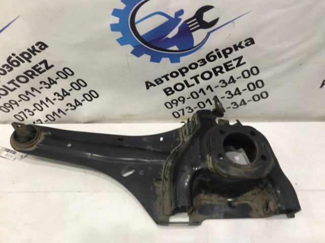 EH4428250 Цапфа (поворотный кулак) задний правый купить Харьков