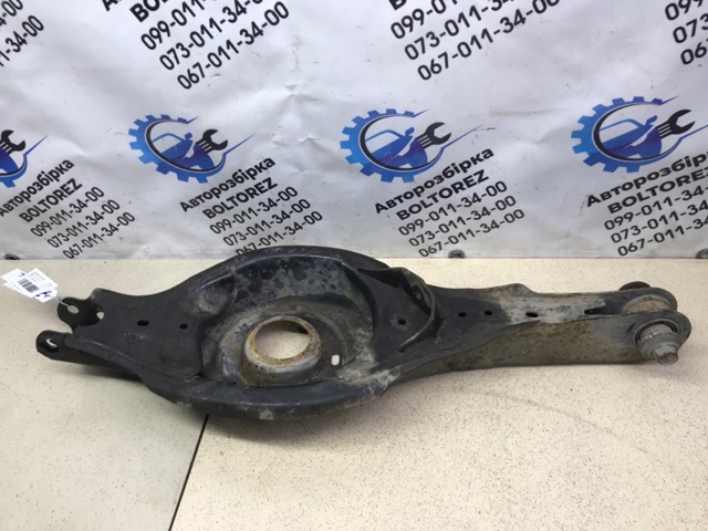 Рычаг задней подвески поперечный, правый GHP928300 MAZDA