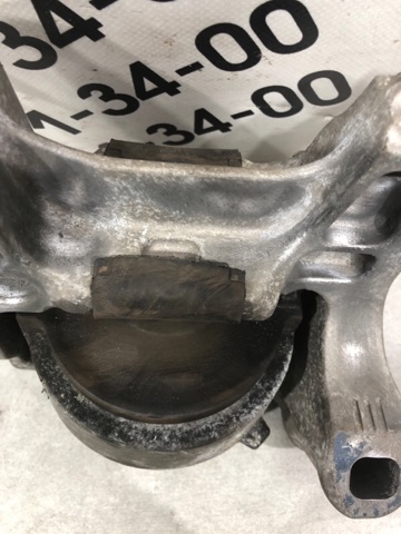 MAZDA KD6239060A Правая подушка двигателя в наличии Полтава