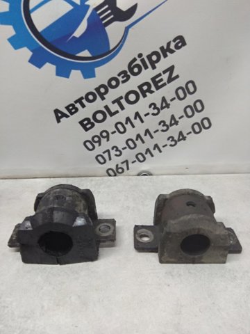 Хомут крепления втулки стабилизатора, переднего MR403646 MITSUBISHI