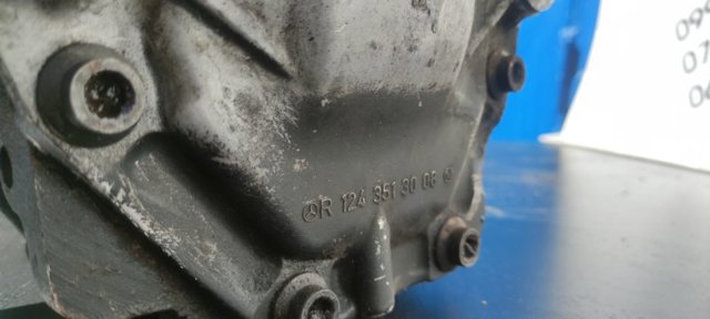 R1243513008 MERCEDES Крышка редуктора заднего купить в Кривой Рог