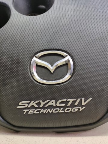 MAZDA SH0510230 Крышка мотора декоративная в наличии Запорожье