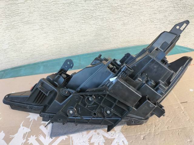 NISSAN 260109UF0D Фара правая в наличии Ровно