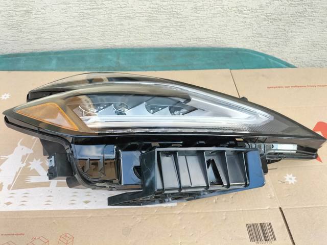 260109UF0D NISSAN Правая фара купить в Ровно