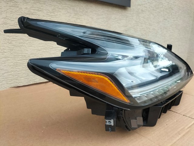 NISSAN 260109UF0E Фара правая в наличии Ужгород
