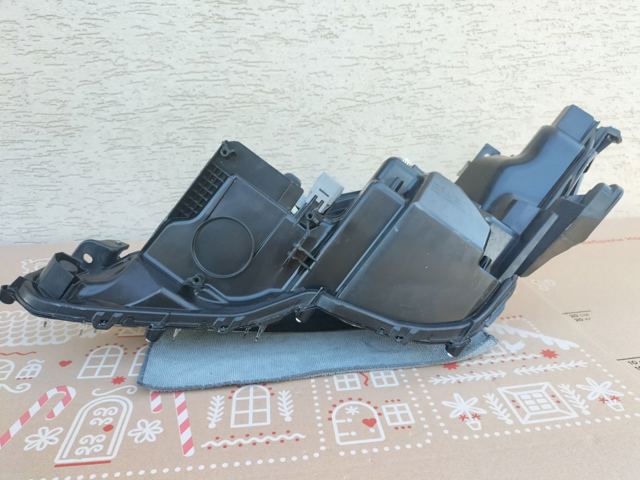 8111006D70 TOYOTA Правая фара купить в Черкассы