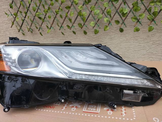 8111006D80 TOYOTA Фара правая купить в Днепр