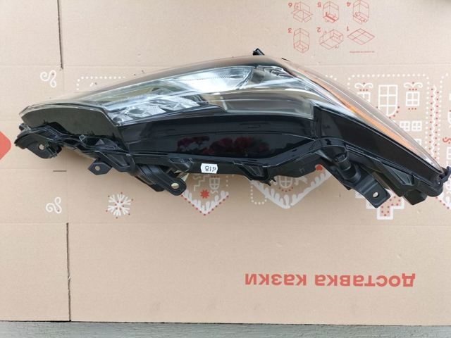 TOYOTA 8111006D80 Фара правая в наличии Тернополь