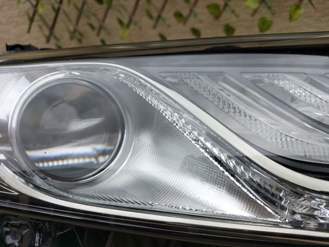 8111006D80 TOYOTA Правая фара купить в Николаев