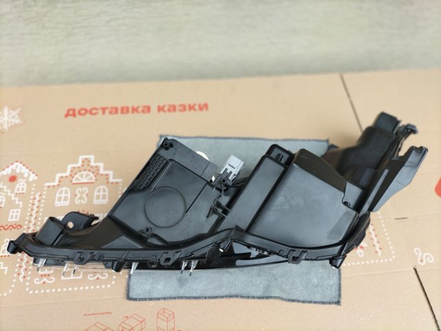 8111006D80 TOYOTA Фара правая купить в Киев