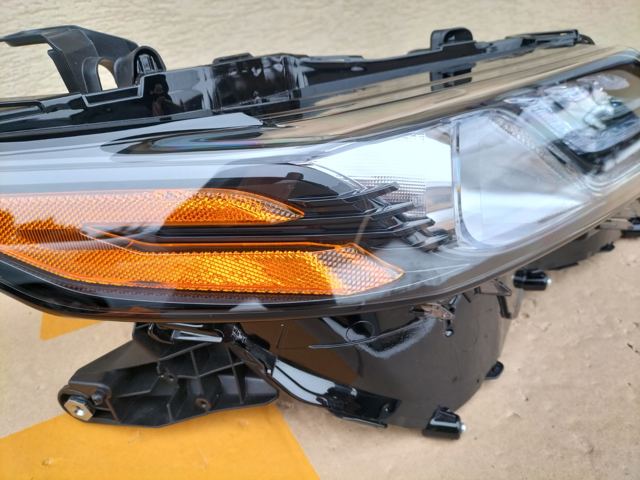 8111006G30 TOYOTA Правая фара купить в Винница