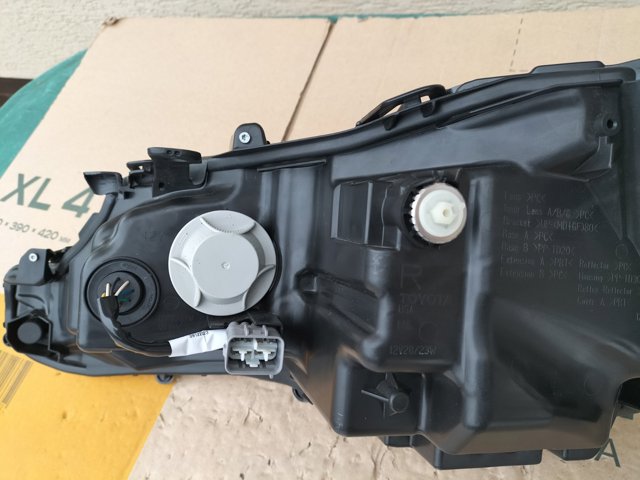 TOYOTA 8111006G30 Фара правая в наличии Хмельницкий
